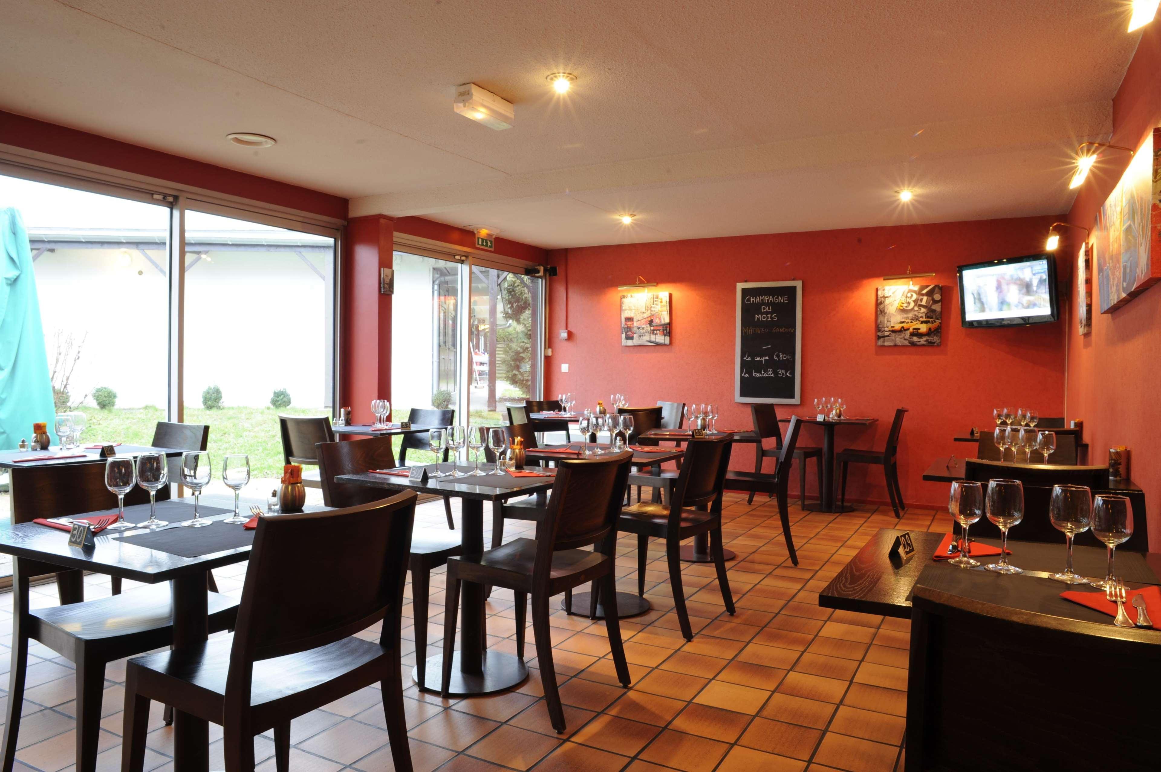 Kyriad Est - Parc Expositions Hotel