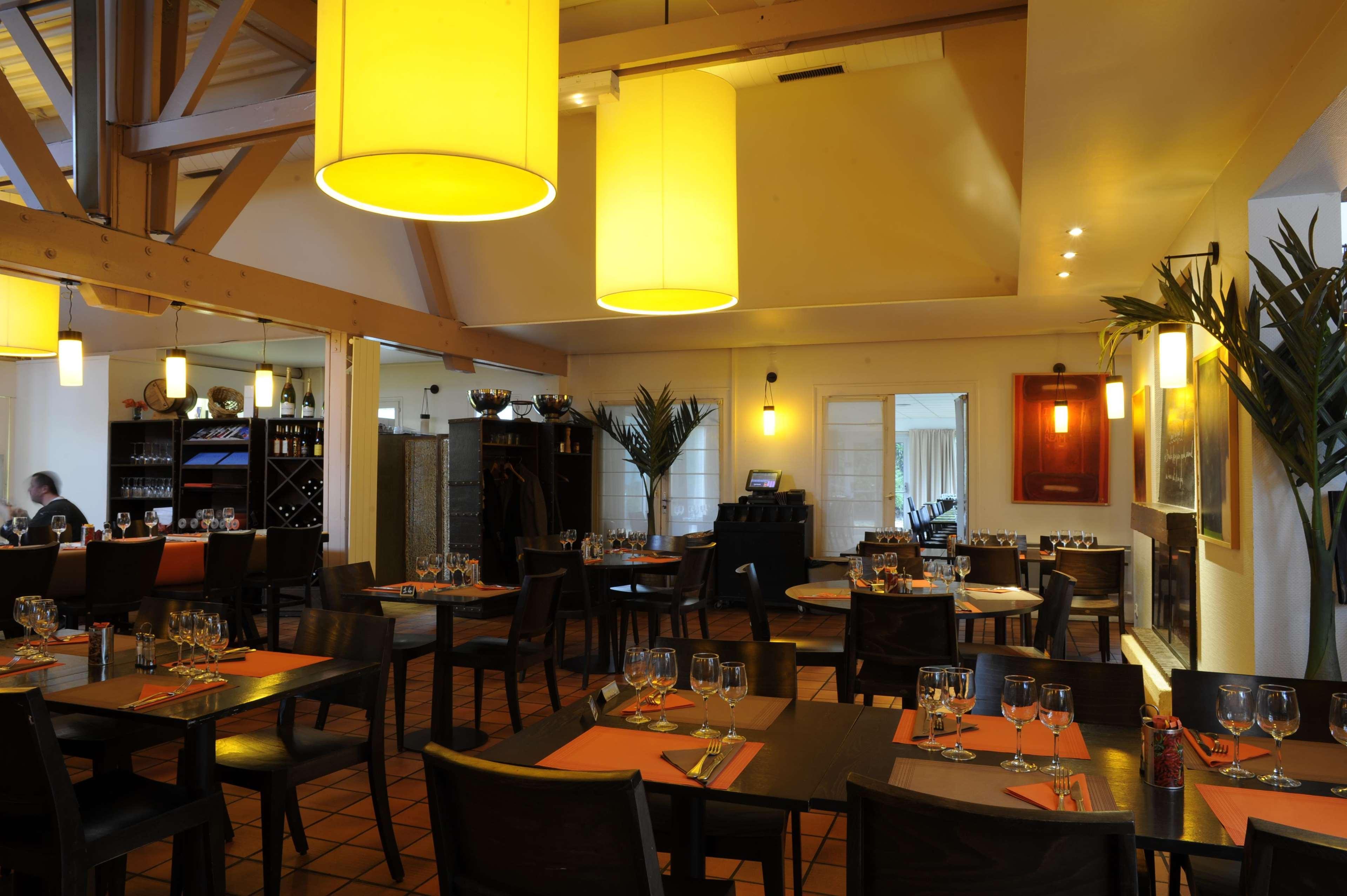 Kyriad Est - Parc Expositions Hotel